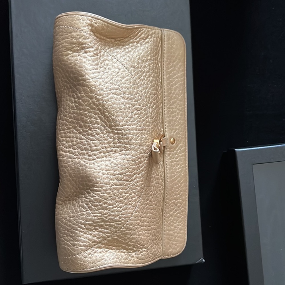 COLE HAAN BRUSHED GOLD CLUTCH ONE OWNER 😁